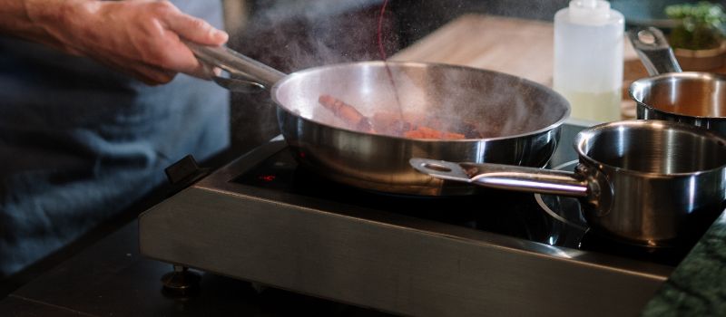 can-you-put-iron-cast-on-hot-plates