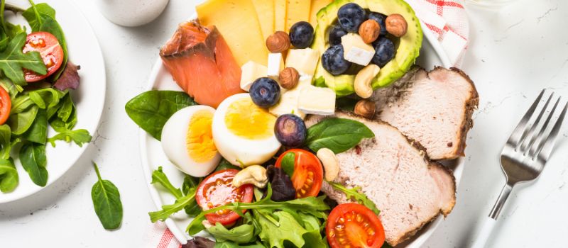 why-do-restaurants-use-only-white-plate